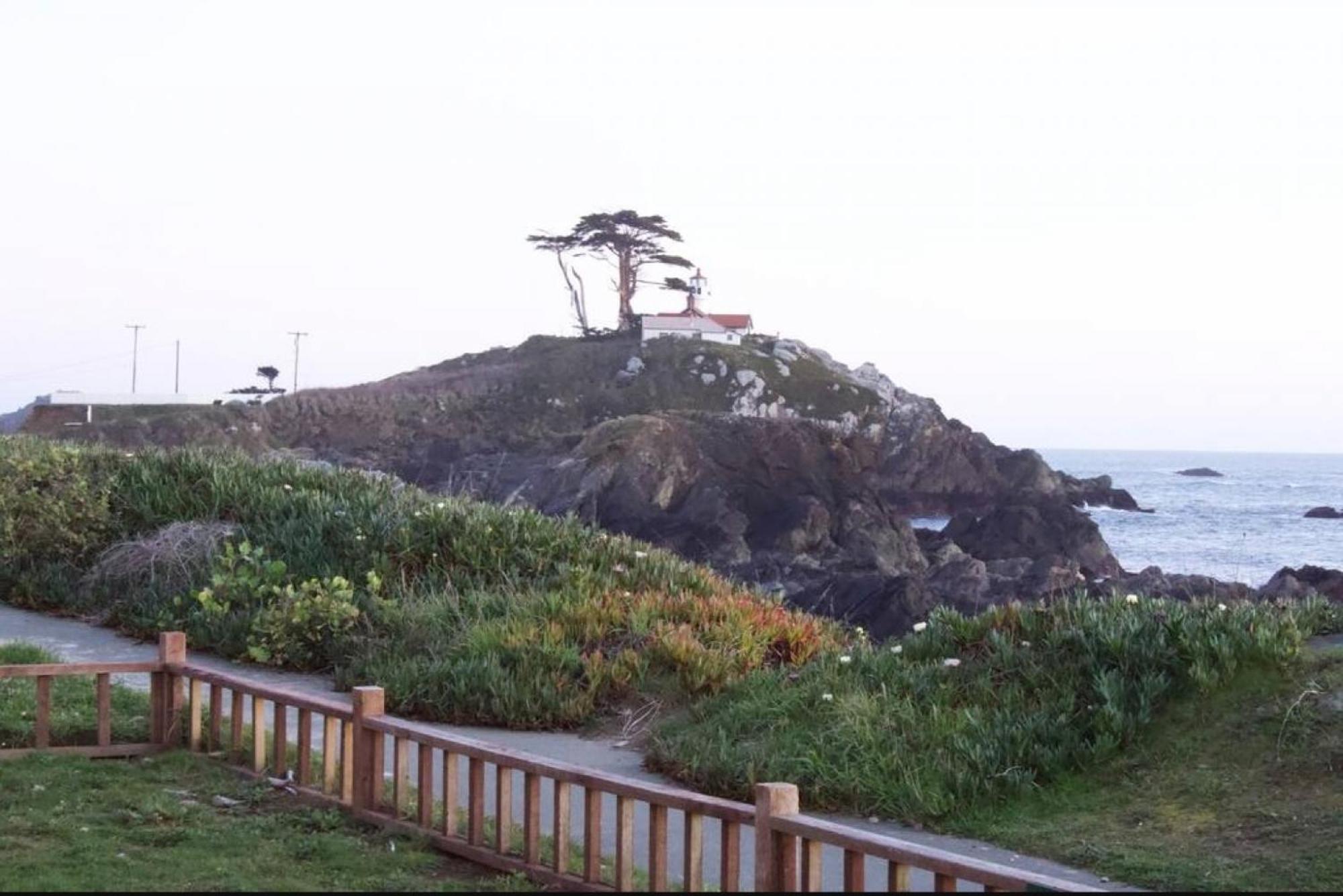 Private Home - Playground, Jumping Mat, Bbq, Darts, Firepit, Gazebo, 4 Smart Tvs, White Cotton Bedding, - The Redwood Cul-De Sac Beach Retreat Crescent City Ngoại thất bức ảnh