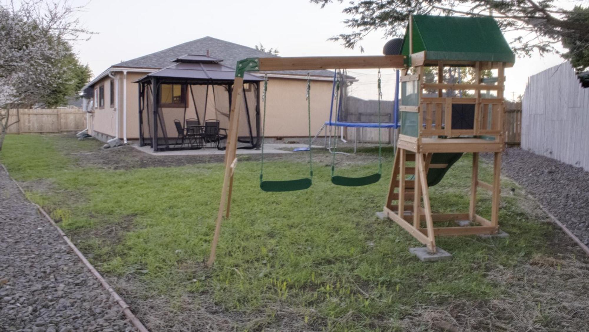 Private Home - Playground, Jumping Mat, Bbq, Darts, Firepit, Gazebo, 4 Smart Tvs, White Cotton Bedding, - The Redwood Cul-De Sac Beach Retreat Crescent City Ngoại thất bức ảnh