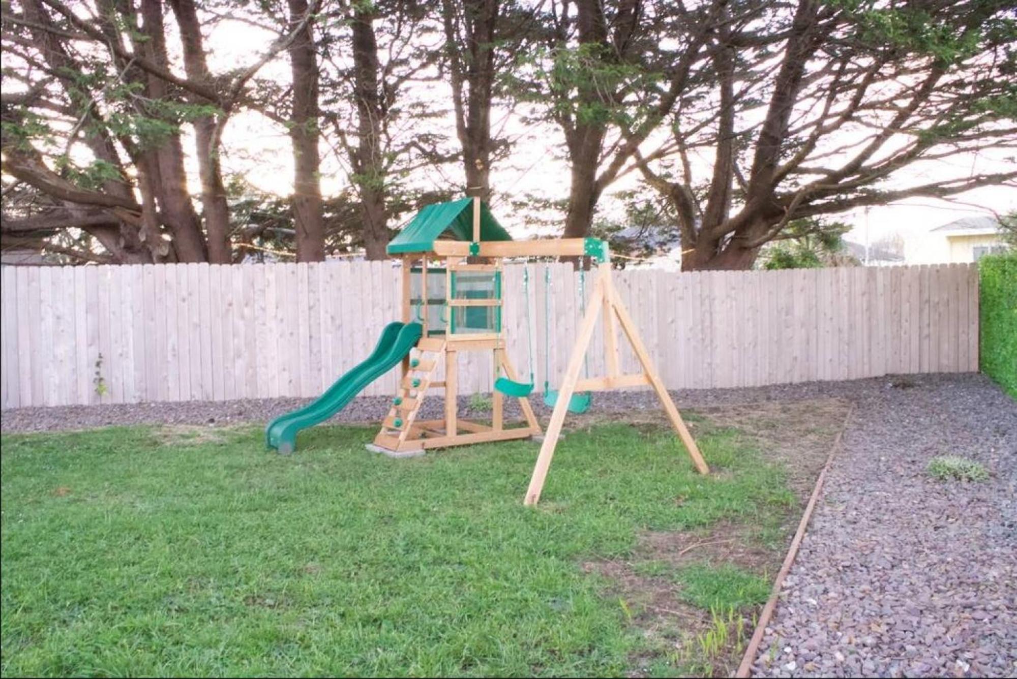 Private Home - Playground, Jumping Mat, Bbq, Darts, Firepit, Gazebo, 4 Smart Tvs, White Cotton Bedding, - The Redwood Cul-De Sac Beach Retreat Crescent City Ngoại thất bức ảnh
