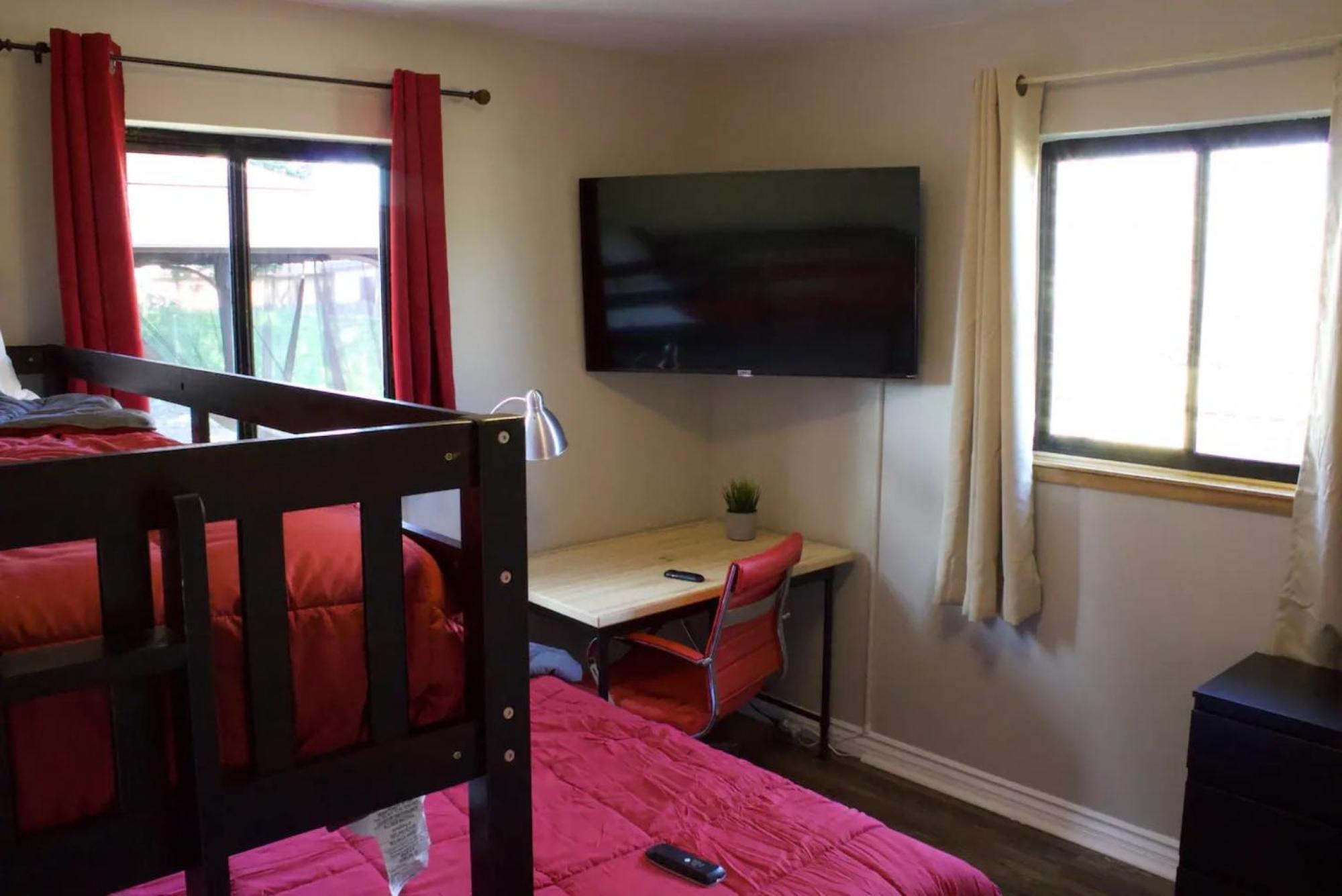 Private Home - Playground, Jumping Mat, Bbq, Darts, Firepit, Gazebo, 4 Smart Tvs, White Cotton Bedding, - The Redwood Cul-De Sac Beach Retreat Crescent City Ngoại thất bức ảnh